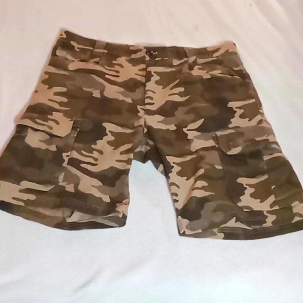 Lincoln Outfitters 38 Green Camouflage Shorts